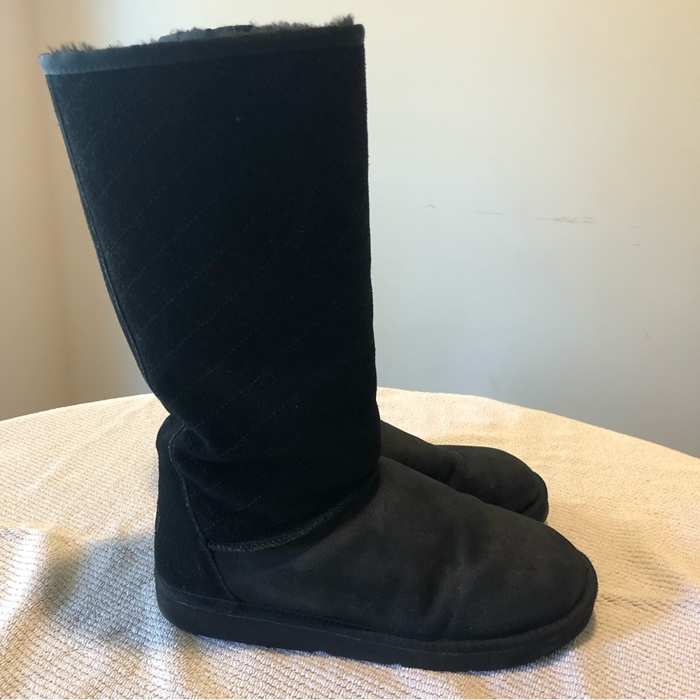 Tall Cross-Hatched Black Uggs Women’s 11